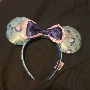 Alice in wonderland disney parks Minnie Mouse ears